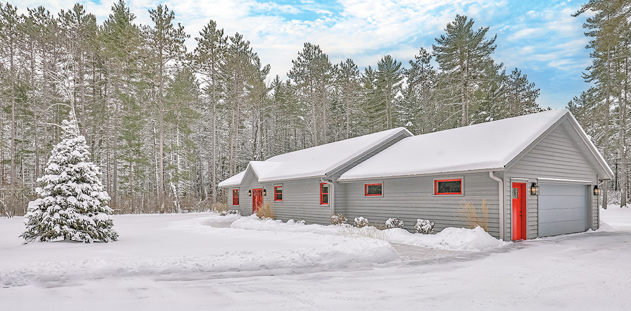 Manitou House in Manitowish Waters Lodging in Manitowish Waters, WI
