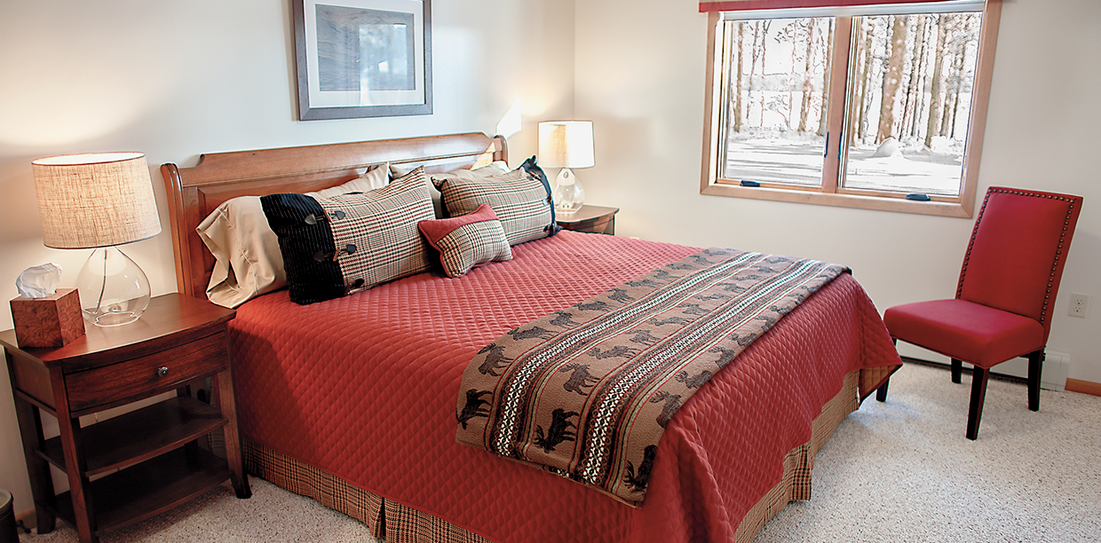 Luxurious Lakeside Getaway