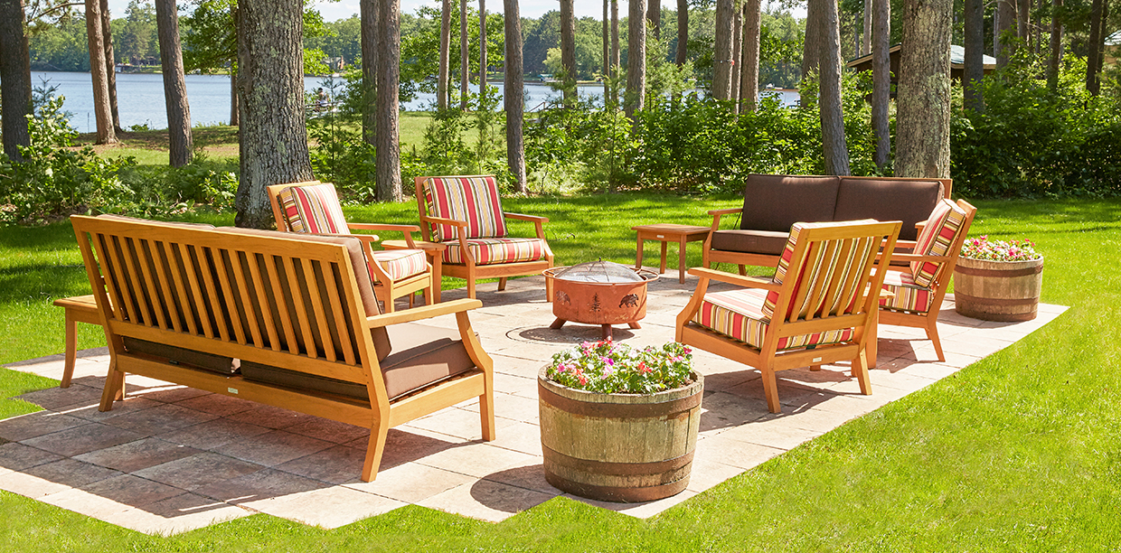 Luxurious Lakeside Getaway