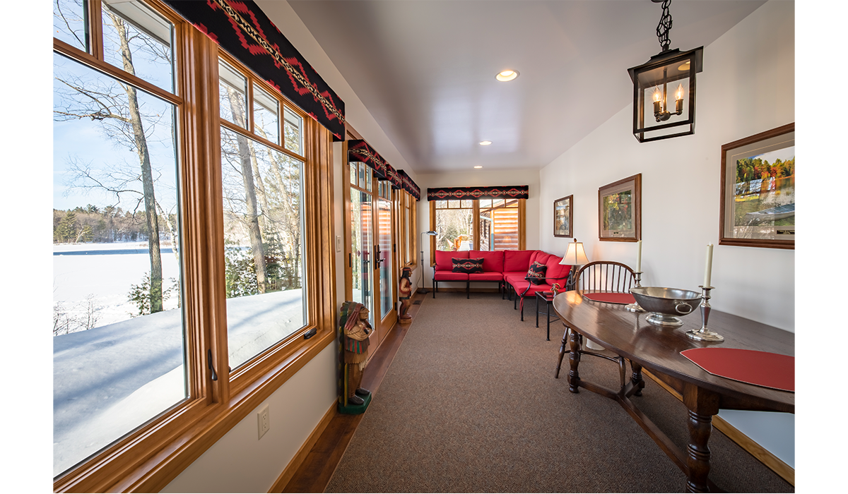 So many views of the lake, you'll know you're on vacation!.